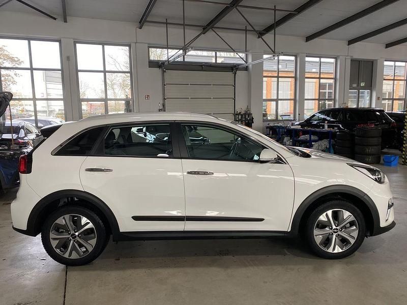 Gebraucht Kia e-Niro Vision 100 kW (136 PS) 2021 Weiß SUV