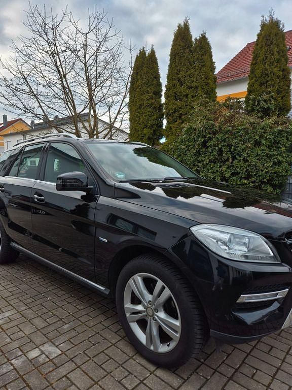 Gebraucht Mercedes ML250 204 PS (150 kW) 2012 Schwarz SUV