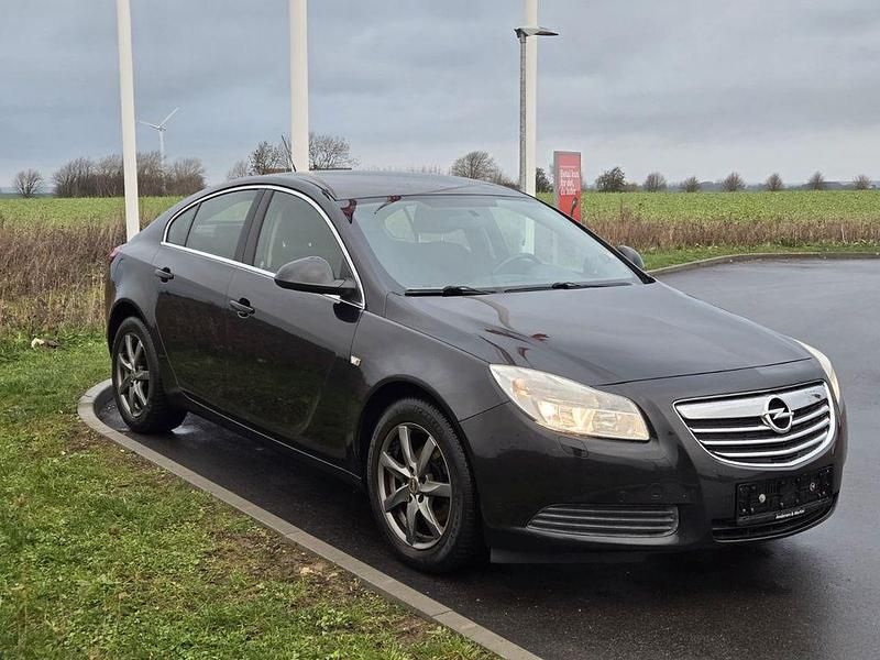 Gebraucht Opel Insignia Edition 131 PS (96 kW) 2012 Schwarz Limousine