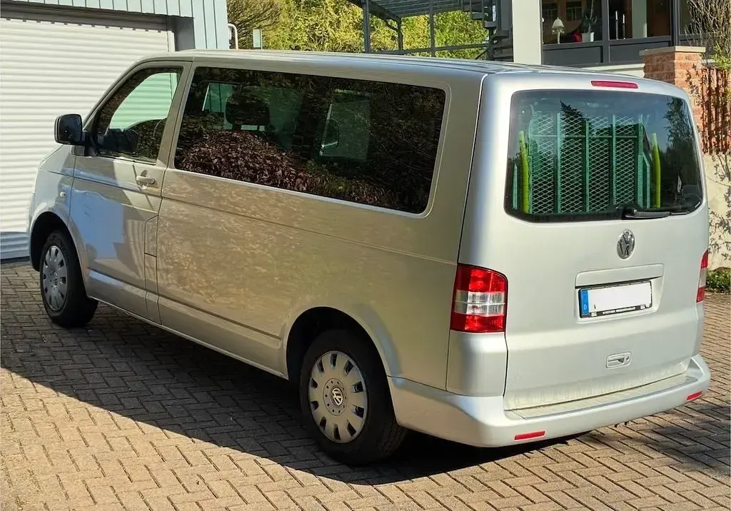 Gebraucht VW Caravelle 102 PS (75 kW) 2008 Silber Van