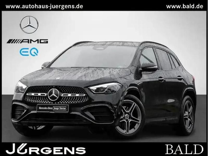 Schwarz nachtschwarz Gebraucht 2024 Mercedes GLA220 AMG SUV | 45.640 € (Fairer Preis) - Bild 1/4