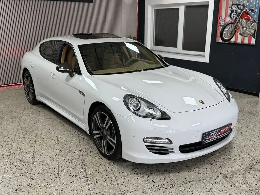 Gebraucht Porsche Panamera 250 PS (183 kW) 2011 Weiß Kleinwagen