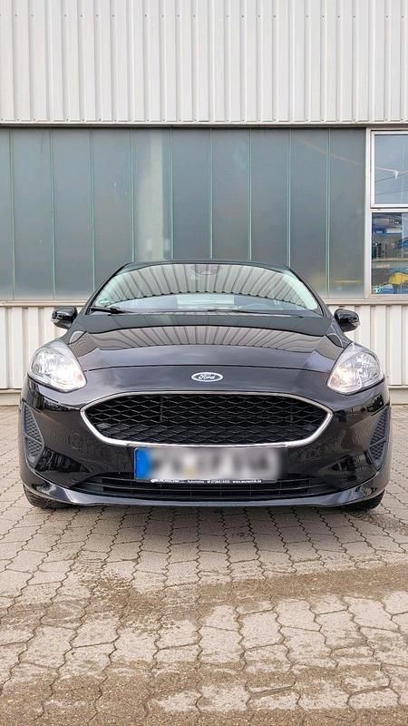 Gebraucht Ford Fiesta Cool & Connect 70 PS (51 kW) 2018 Schwarz Kleinwagen