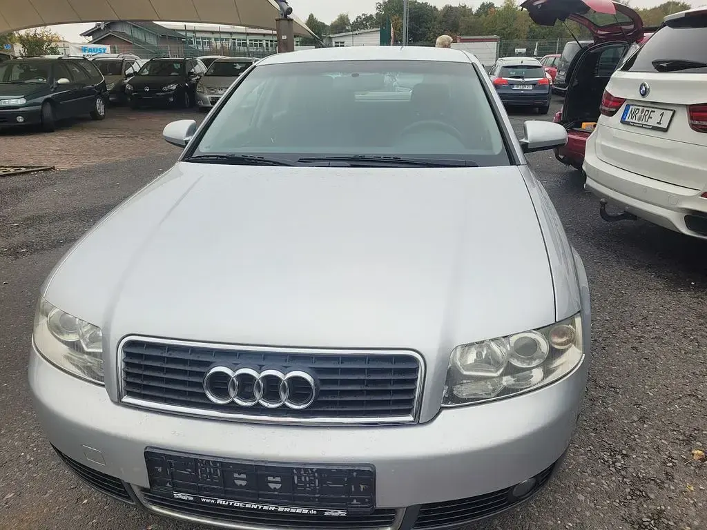 Gebraucht Audi A4 102 PS (75 kW) 2003 Silber Limousine