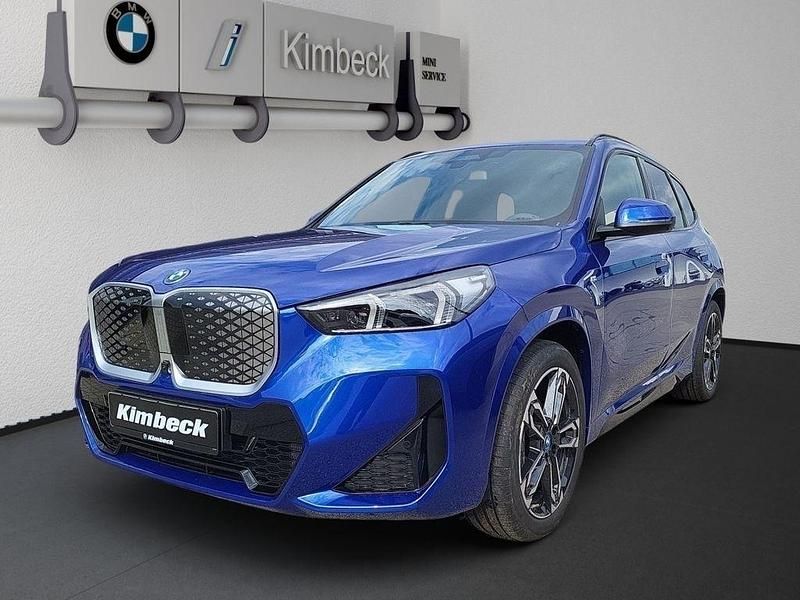 M portimao blau metallic Neu 2025 BMW iX1 M Sport SUV | 46.480 € (Superpreis) - Bild 1/4