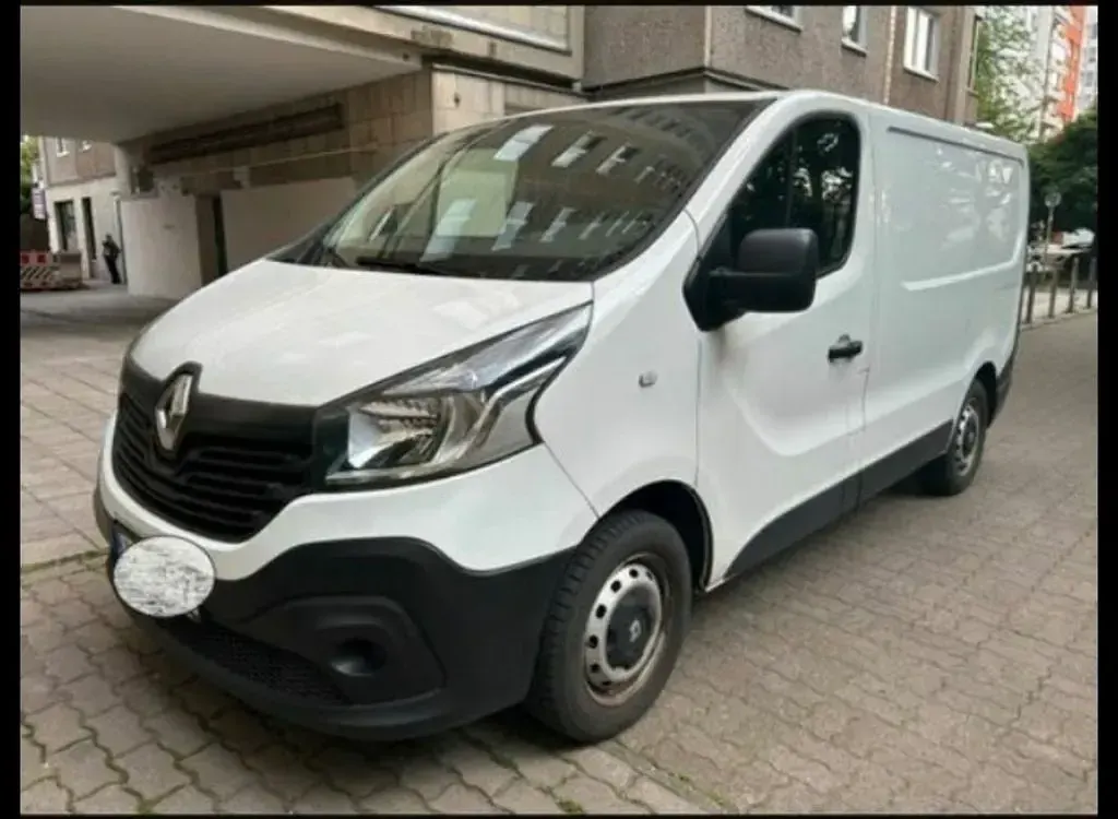 Second-hand Renault Trafic 121 CP (88 kW) 2018 Alb Monovolum