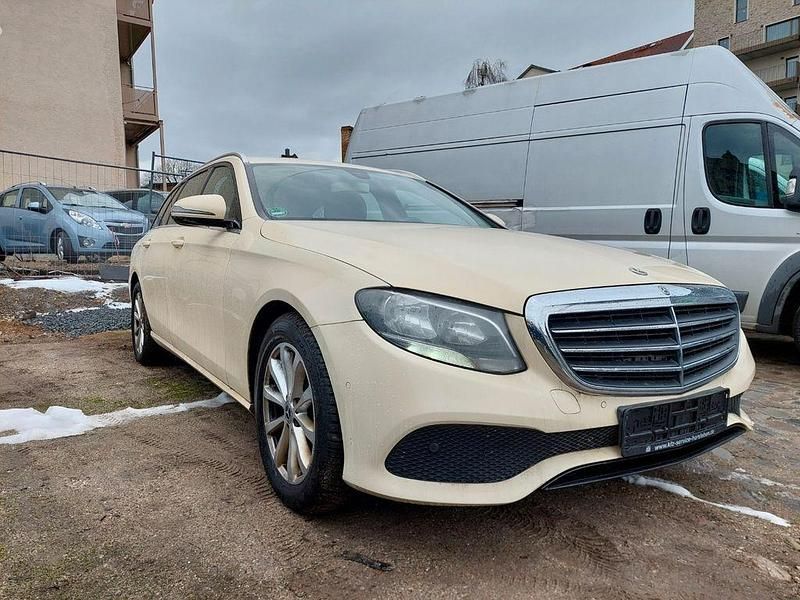 Gebraucht Mercedes E200 150 PS (110 kW) 2018 Beige Kombi