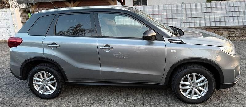 Gebraucht Suzuki Vitara 111 PS (81 kW) 2019 Grau SUV