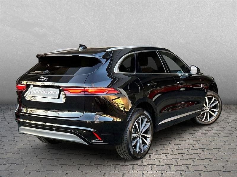 Gebraucht Jaguar F-Pace R-Dynamic 206 PS (151 kW) 2023 Santorini black SUV