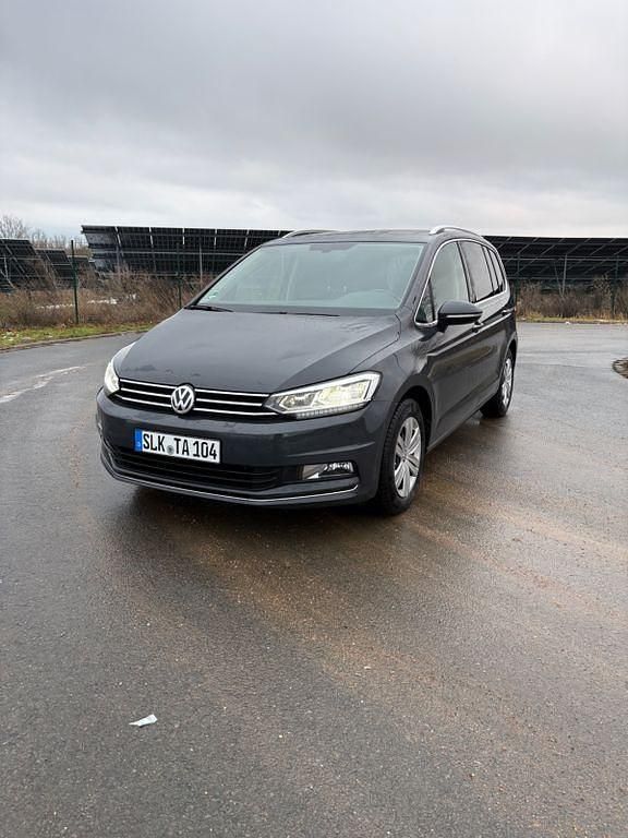 Grau Gebraucht 2016 VW Touran Van / Kleinbus | 13.399 € (Fairer Preis) - Bild 1/4