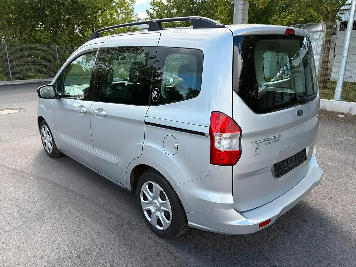 Gebraucht Ford Tourneo 101 PS (74 kW) 2018 Silber Kombi
