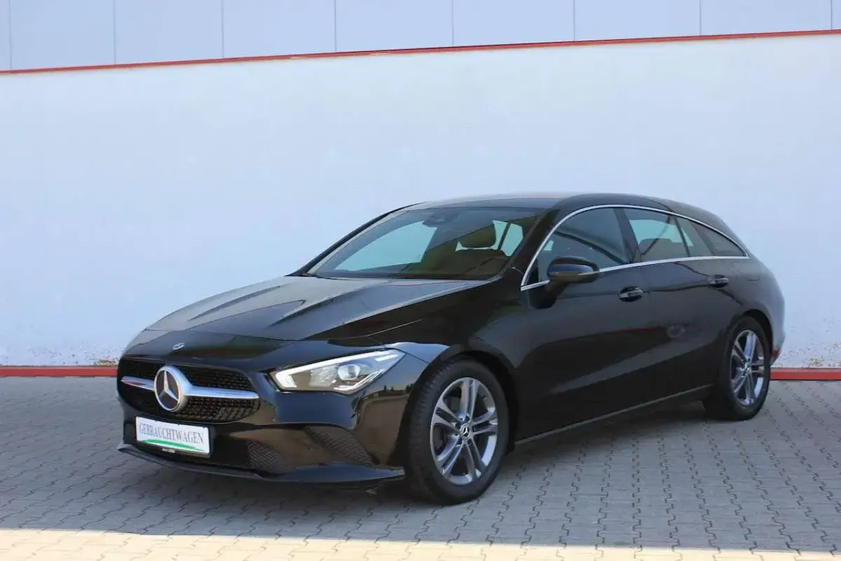 Gebraucht Mercedes CLA180 136 PS (100 kW) 2020 Kosmosschwarz metalliclack 191 Coupé