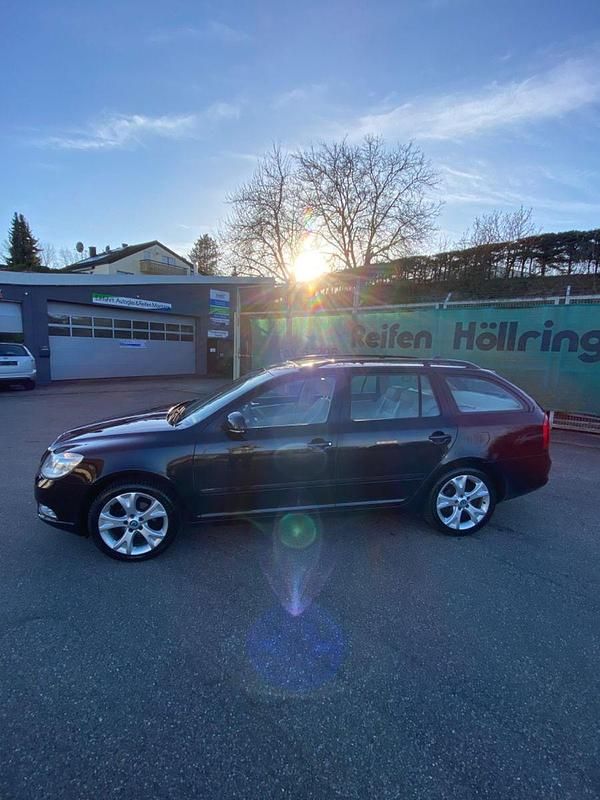 Gebraucht Skoda Octavia Elegance 105 PS (77 kW) 2011 Schwarz Kombi
