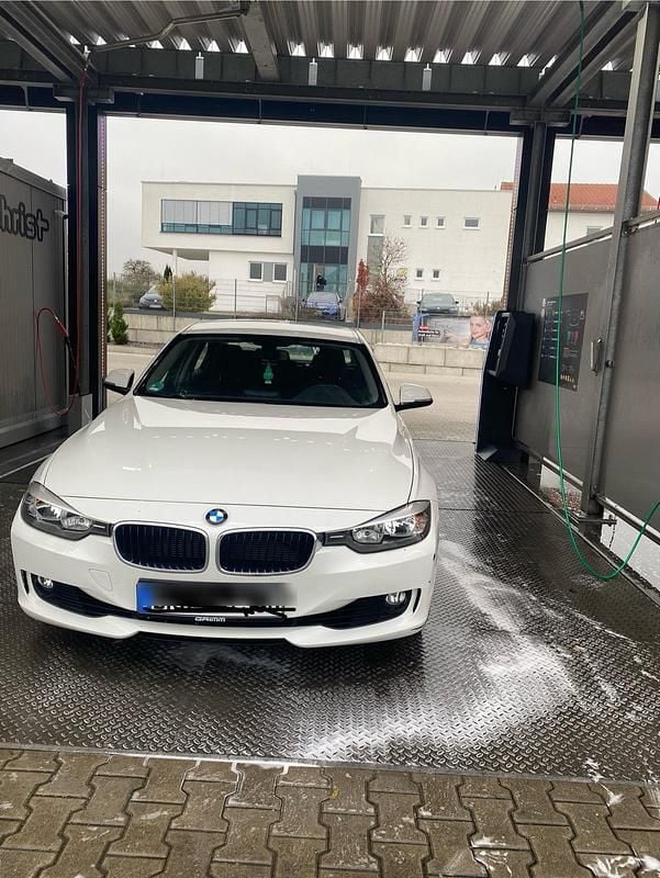 Weiß Gebraucht 2013 BMW 320 Limousine | 8.500 € (Superpreis) - Bild 1/4