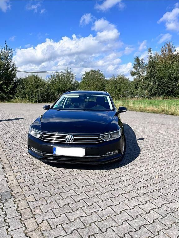 Schwarz Gebraucht 2016 VW Passat Comfortline Kombi | 10.800 € (Guter Preis) - Bild 1/4