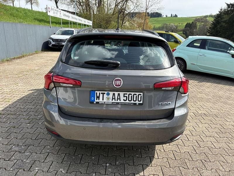 Gebraucht Fiat Tipo Easy 120 PS (88 kW) 2017 Grau Kombi