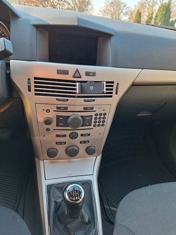 Gebraucht Opel Astra Catch Me 120 PS (88 kW) 2007 Silber Limousine