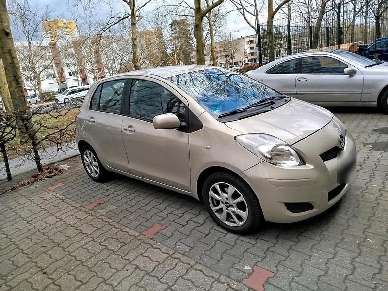 Gebraucht Daihatsu Charade 99 PS (72 kW) 2012 Gelb Kleinwagen