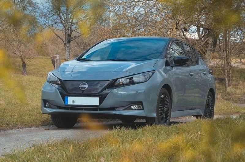 Gebraucht Nissan Leaf Tekna 110 kW (150 PS) 2022 Grau Kleinwagen
