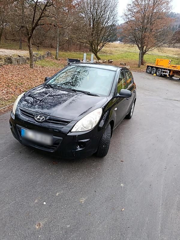 Schwarz Gebraucht 2012 Hyundai i20 Kleinwagen | 1.500 € (Superpreis) - Bild 1/4