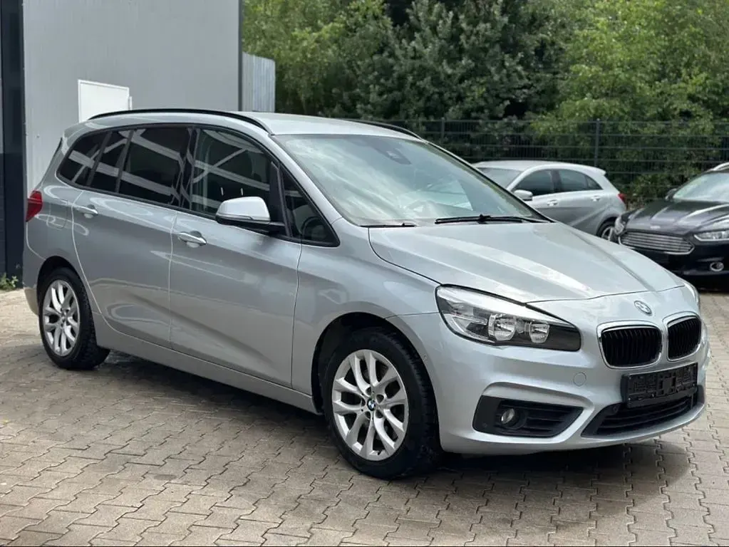 Gebraucht BMW 220 Gran Tourer Performance 190 PS (139 kW) 2016 Silber Van / Kleinbus