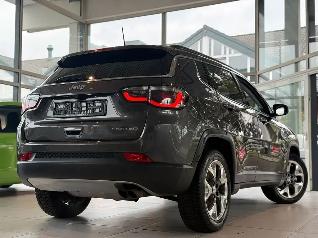 Gebraucht Jeep Compass Limited 140 PS (102 kW) 2019 Grau SUV