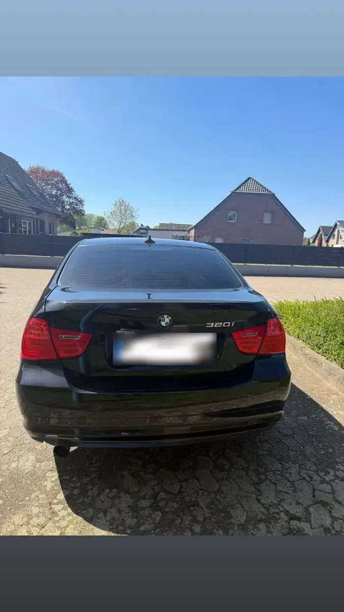 Gebraucht BMW 320 170 PS (125 kW) 2009 Schwarz Limousine
