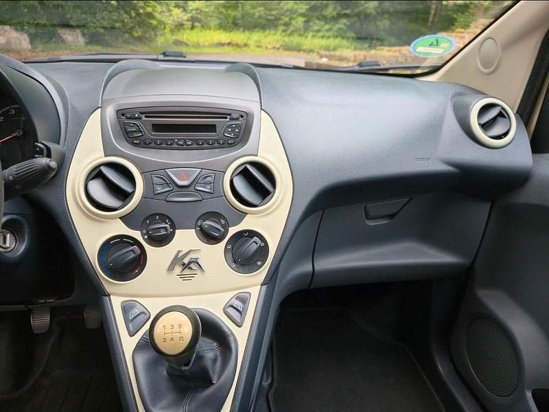 Gebraucht Ford Ka Cool & Sound Edition 69 PS (50 kW) 2012 Weiß Kleinwagen