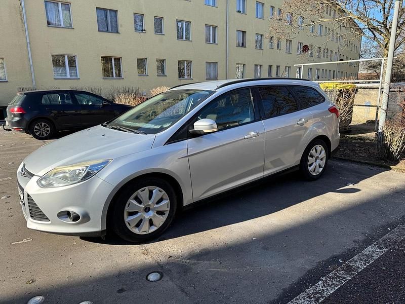 Gebraucht Ford Focus 116 PS (85 kW) 2011 Silber Kombi