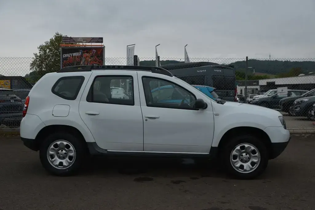 Second-hand Dacia Duster Lauréate 105 CP (77 kW) 2015 Alb SUV