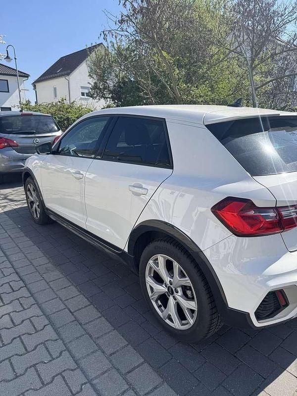 Gebraucht Audi A1 110 PS (80 kW) 2022 Weiß SUV