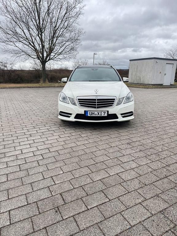 Gebraucht Mercedes 220 170 PS (125 kW) 2011 Weiß Limousine