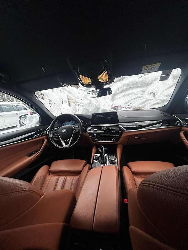 Gebraucht BMW 520 Luxury Line 190 PS (139 kW) 2018 Schwarz Kombi