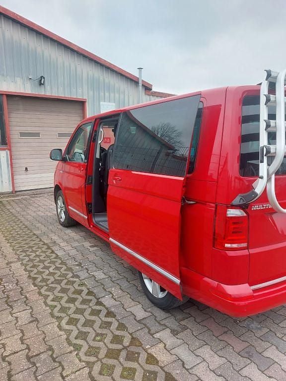 Gebraucht VW Multivan 199 PS (146 kW) 2018 Rot Van / Kleinbus