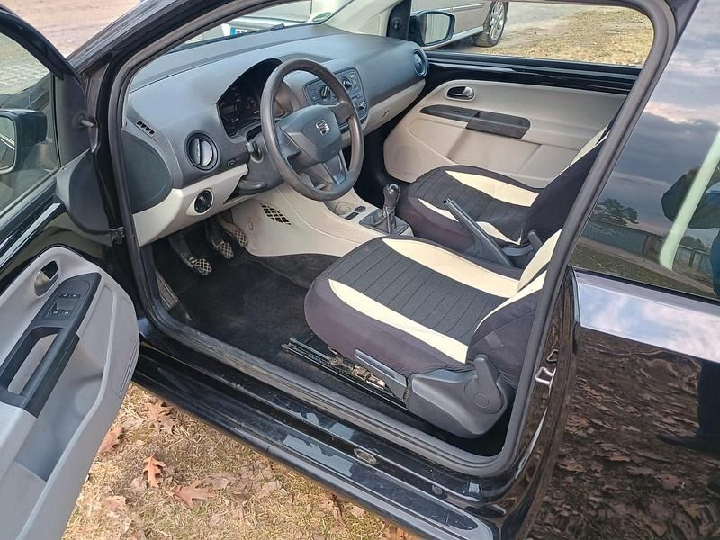 Używany Seat Mii 60 KM (44 kW) 2016 Czarny Hatchback