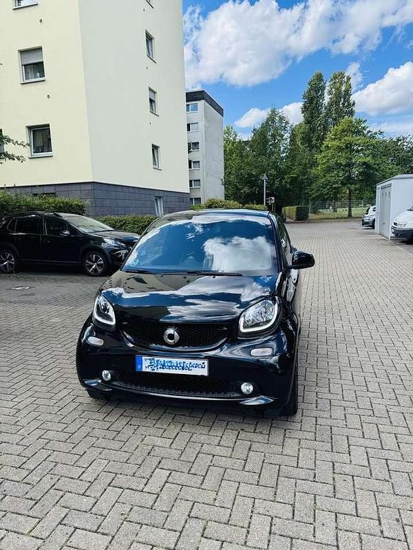 Schwarz Gebraucht 2017 Smart ForTwo Coupé Basis Kleinwagen | 11.190 € (Fairer Preis) - Bild 1/4