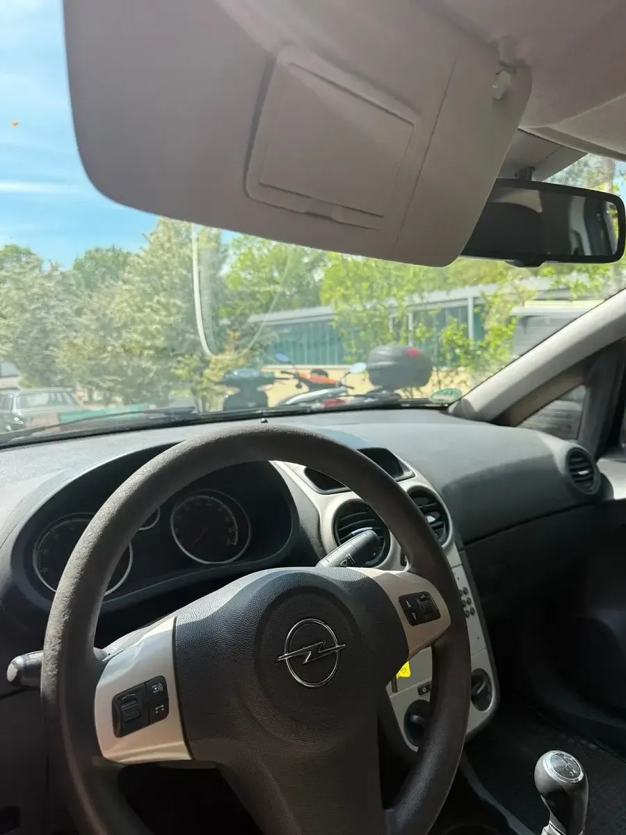 Używany Opel Corsa 80 KM (58 kW) 2008 Czarny Hatchback