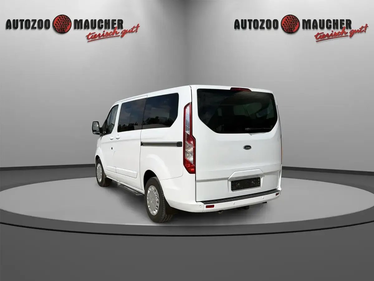 Käytetty Ford Tourneo Custom 2017 Valkoinen Van