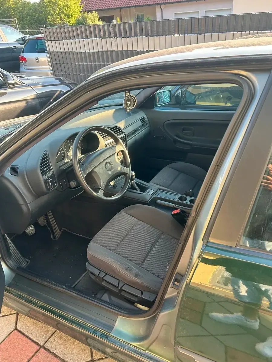 Gebraucht BMW 316 116 PS (85 kW) 2025 Grün Limousine