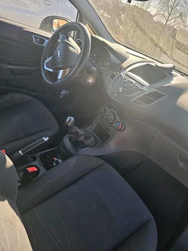 Gebraucht Ford Fiesta 60 PS (44 kW) 2017 Weiß Kleinwagen