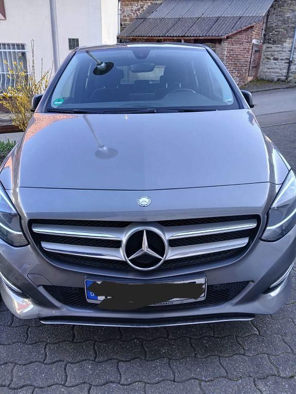Gebraucht Mercedes B180 122 PS (89 kW) 2015 Grau Van / Kleinbus
