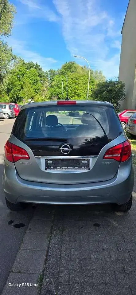 Gebraucht Opel Meriva 101 PS (74 kW) 2012 Silber Van / Kleinbus