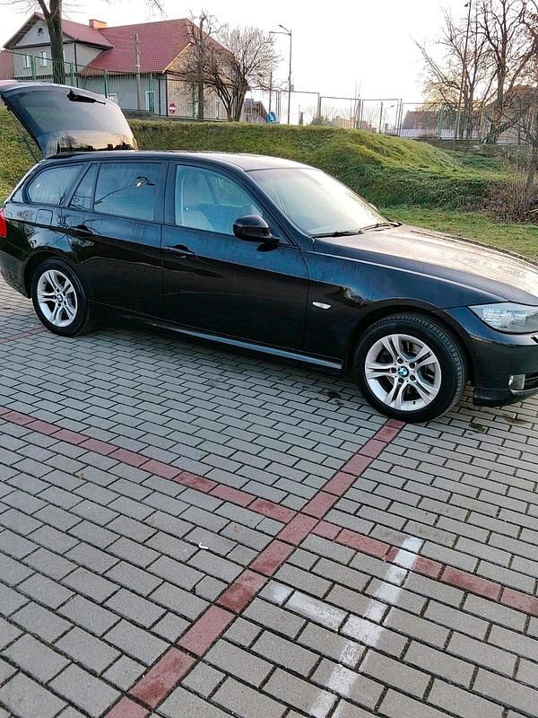 Gebraucht BMW 320 184 PS (135 kW) 2011 Kombi