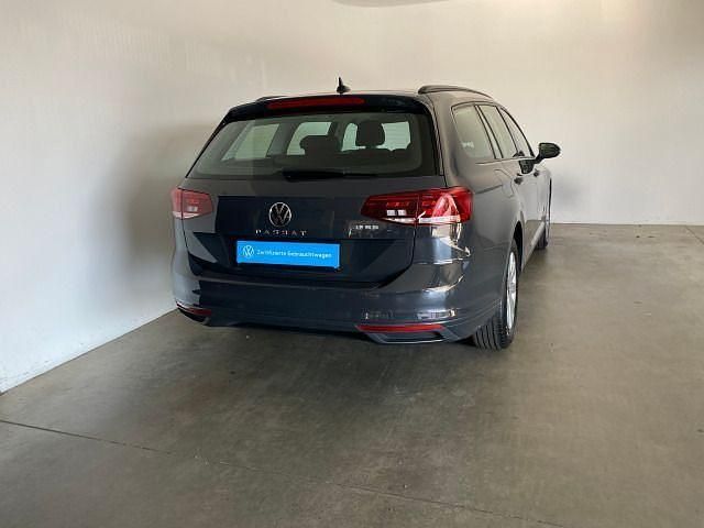 Gebraucht VW Passat Basis 150 PS (110 kW) 2021 Uranograu Kombi