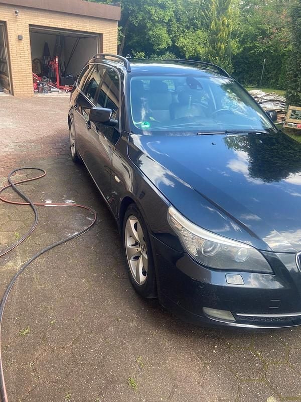 Gebraucht BMW 525 197 PS (144 kW) 2009 Schwarz Kombi