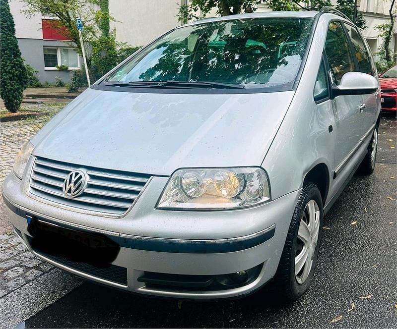 Silber Gebraucht 2010 VW Sharan Van / Kleinbus | 5.299 € (Superpreis) - Bild 1/4
