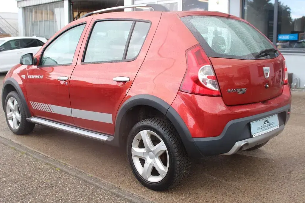 Gebraucht Dacia Sandero Stepway 87 PS (63 kW) 2009 Rot Limousine