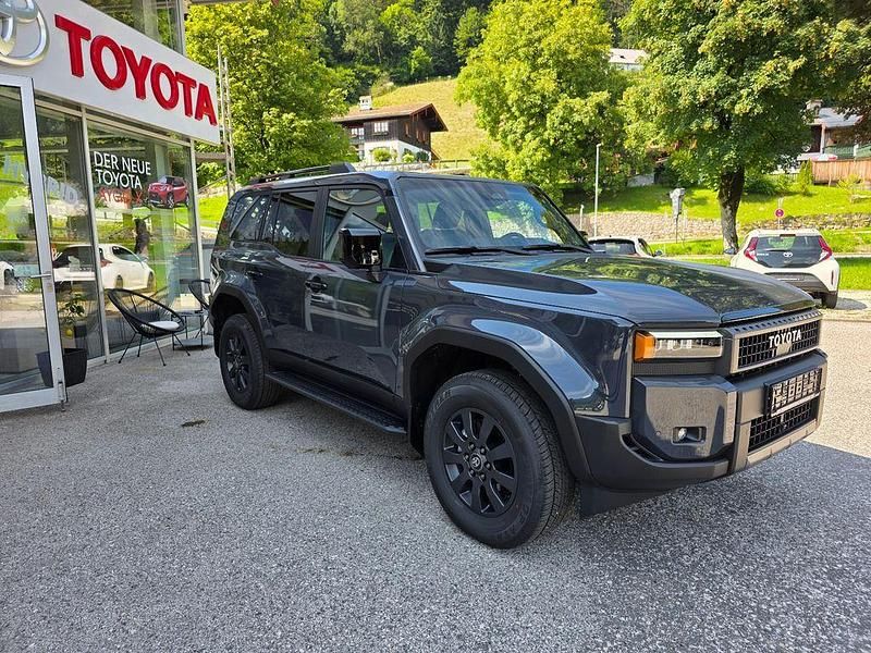Grau Neu 2025 Toyota Land Cruiser Executive SUV | 85.860 € (Fairer Preis) - Bild 1/4