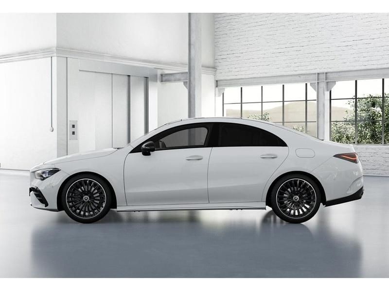 Weiss polarweiss Gebraucht 2024 Mercedes 220 AMG Coupé | 42.790 € - Bild 1/1