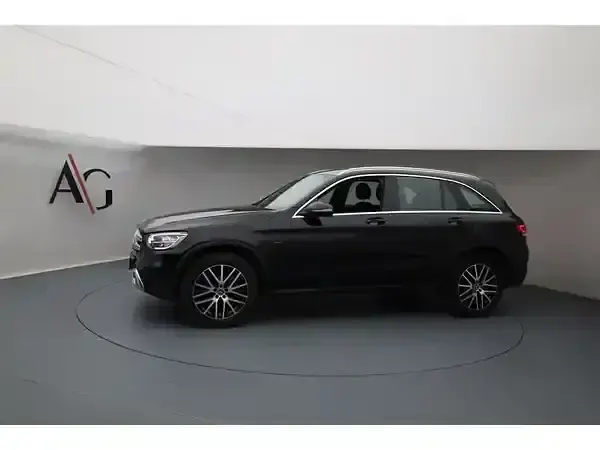 Gebraucht Mercedes GLC300 211 PS (155 kW) 2021 Unilack schwarz uni SUV